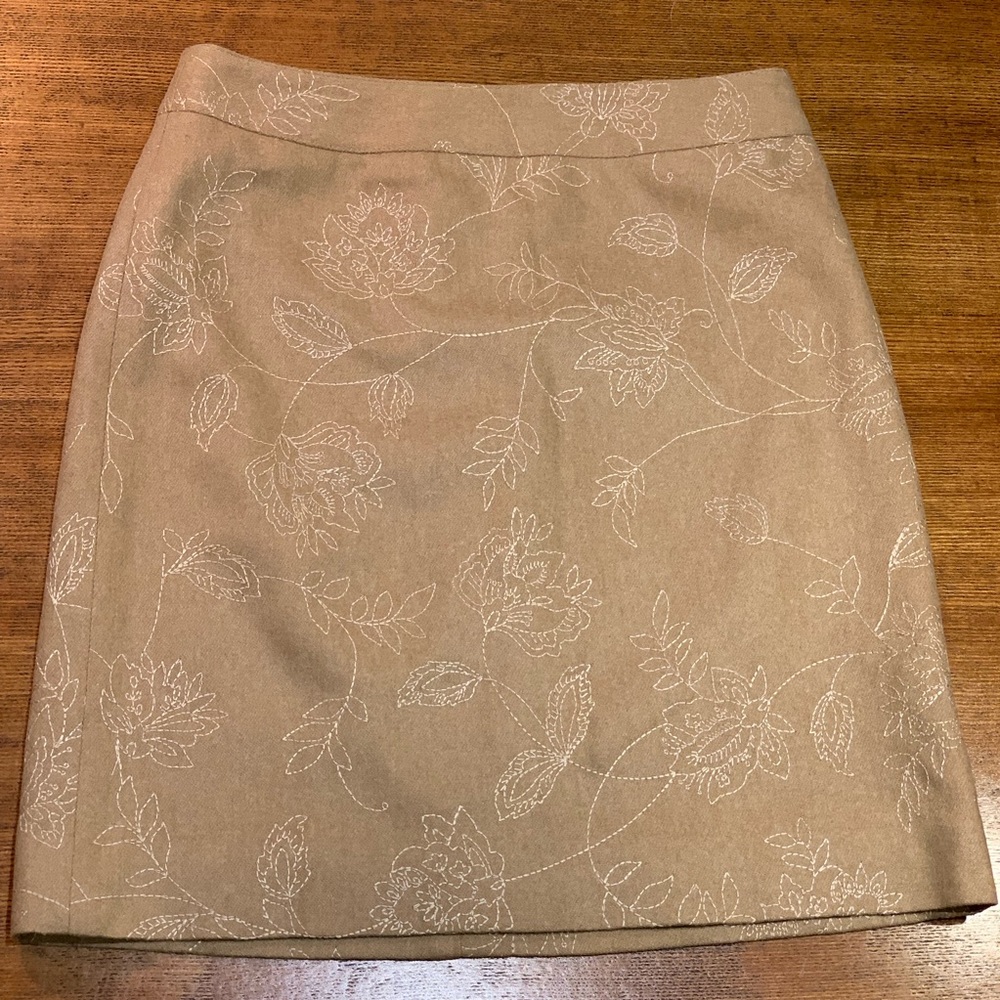 Ann Taylor | Wool Embroidered Skirt- Size 0 Petite